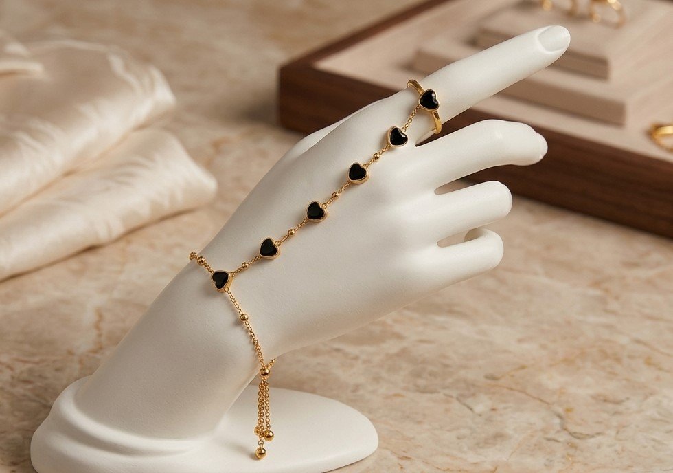 Black Heart Ring Bracelet - Image 3